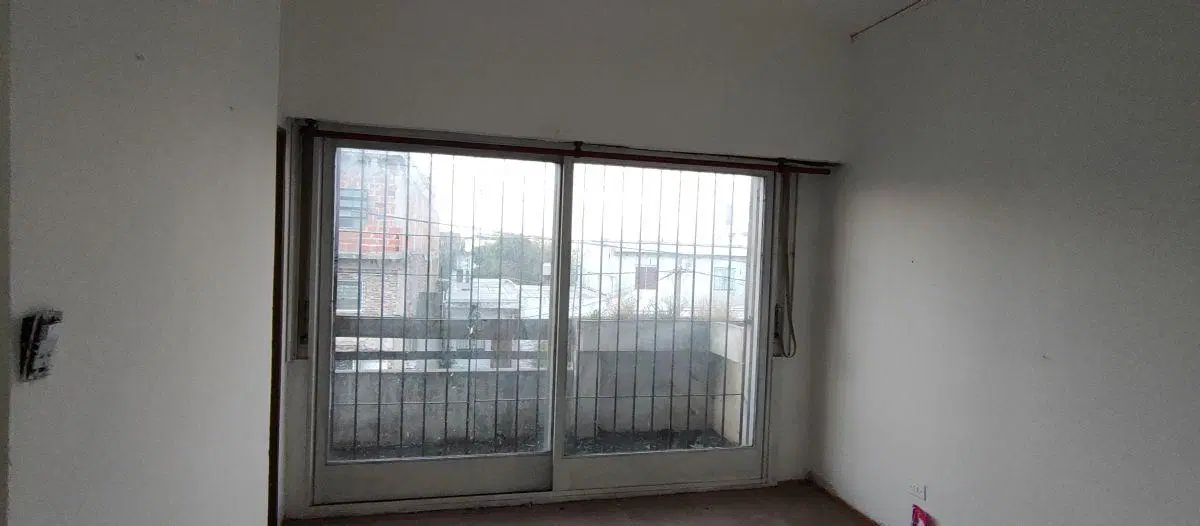 PH de 4 ambientes al frente en primer piso con patio, balcón y terraza 3