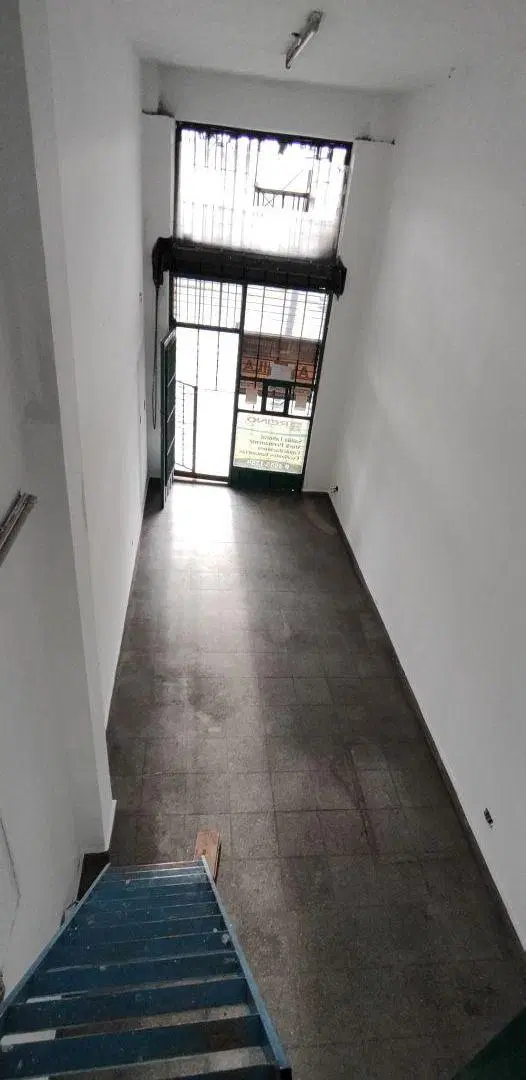 Local de 20m² ubicado anteesquina Avenida Crovara y Gorriti 3