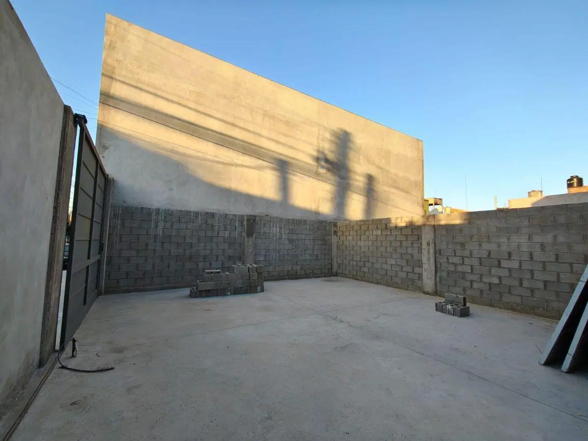 Excelente local a ESTRENAR de 175m² cubiertos ubicado en esquina Av. San Martín y Tapalqué 2