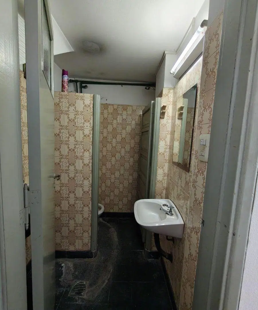Local de 65m² cubiertos con oficina ubicado en esquina Charcas y Naón 8
