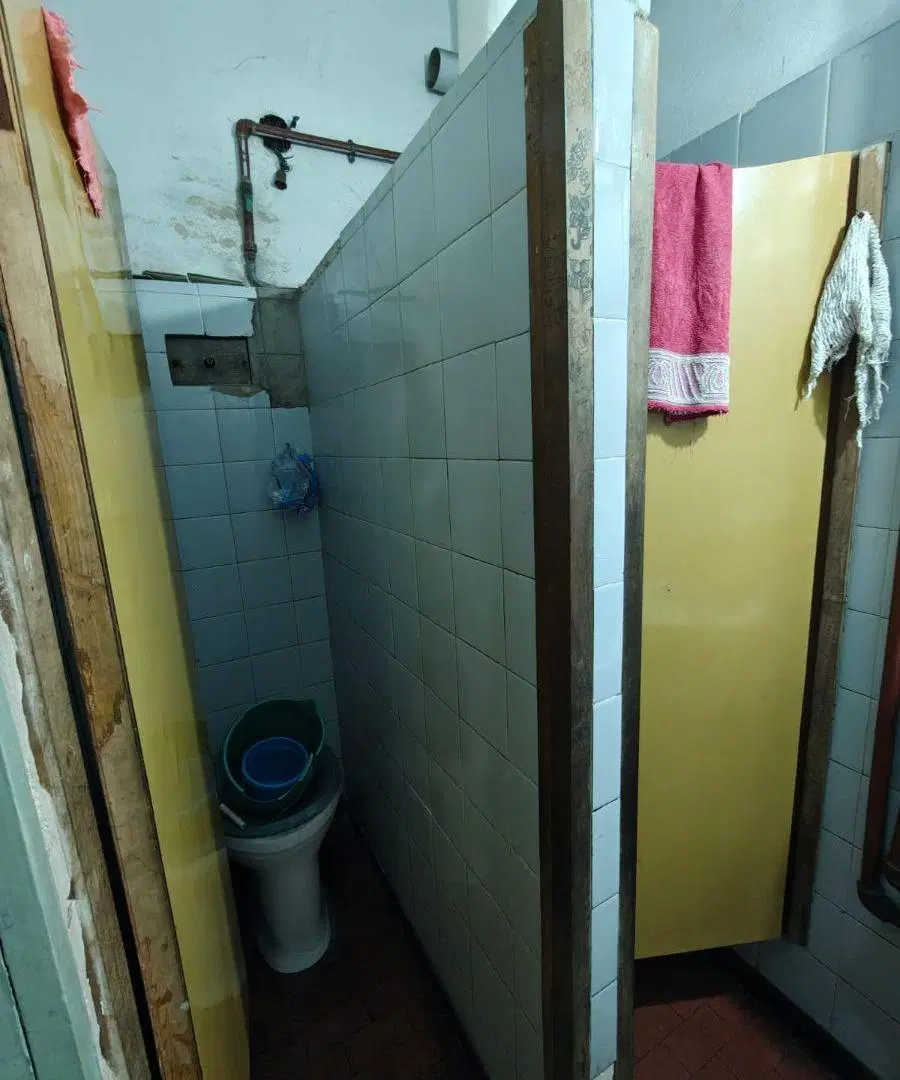 Galpón de 316m² en 2 plantas con oficinas, baño y vestuarios 8