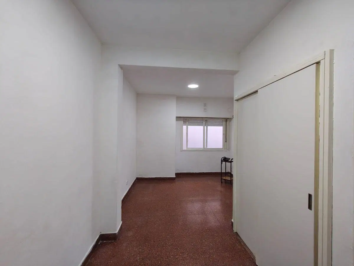 Monoambiente en tercer piso con terraza y lavadero compartido 2