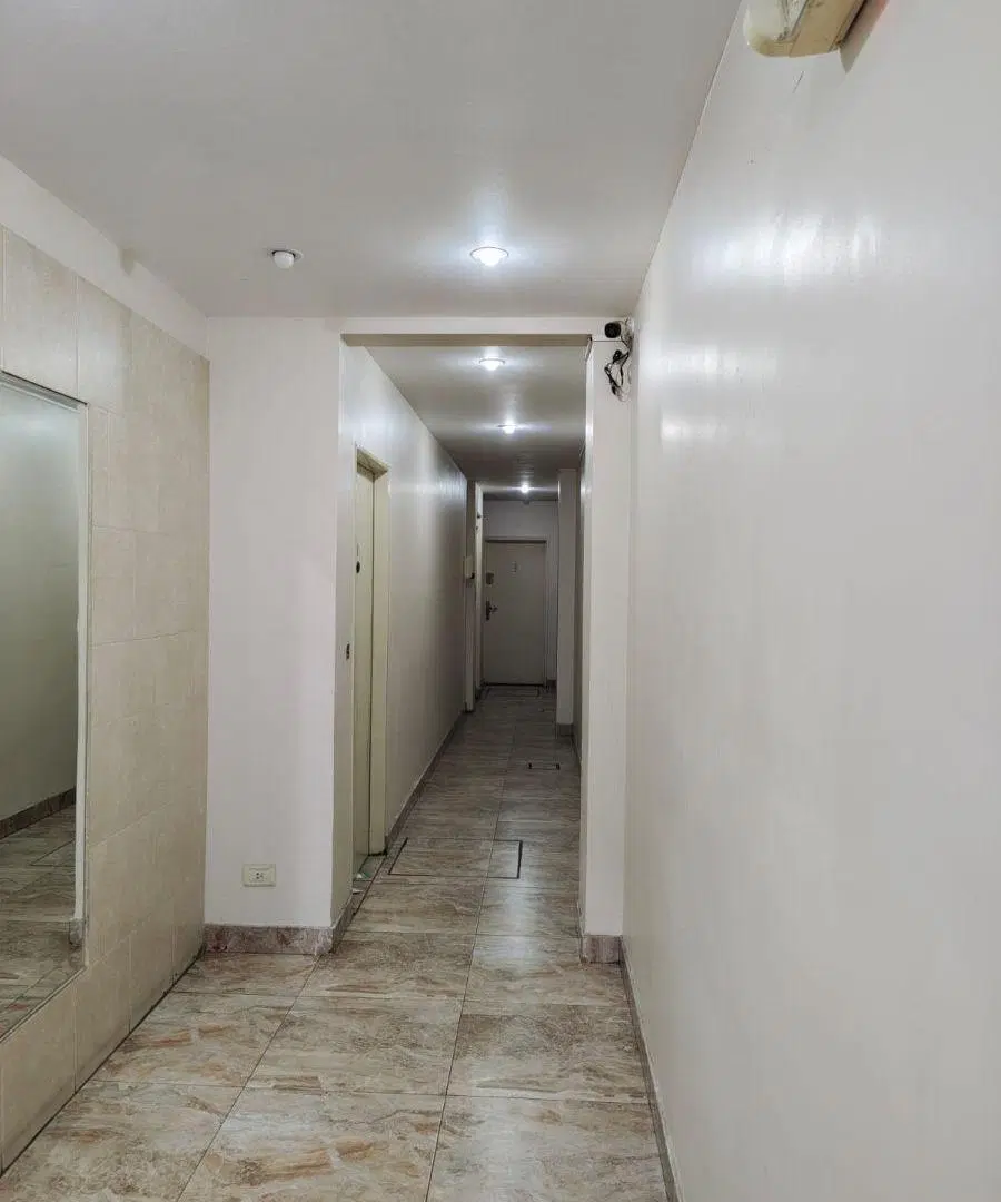 Monoambiente en tercer piso con terraza y lavadero compartido 3