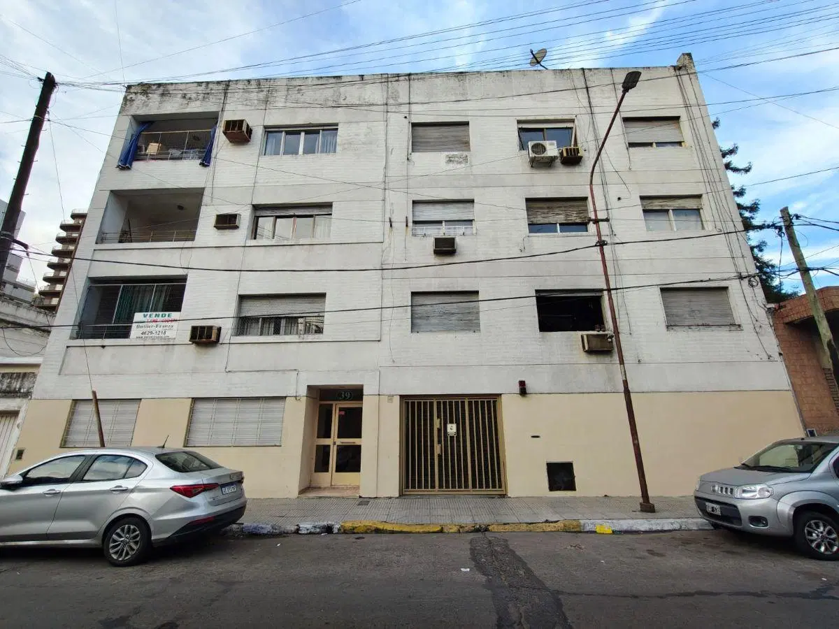 Monoambiente en tercer piso con terraza y lavadero compartido 4