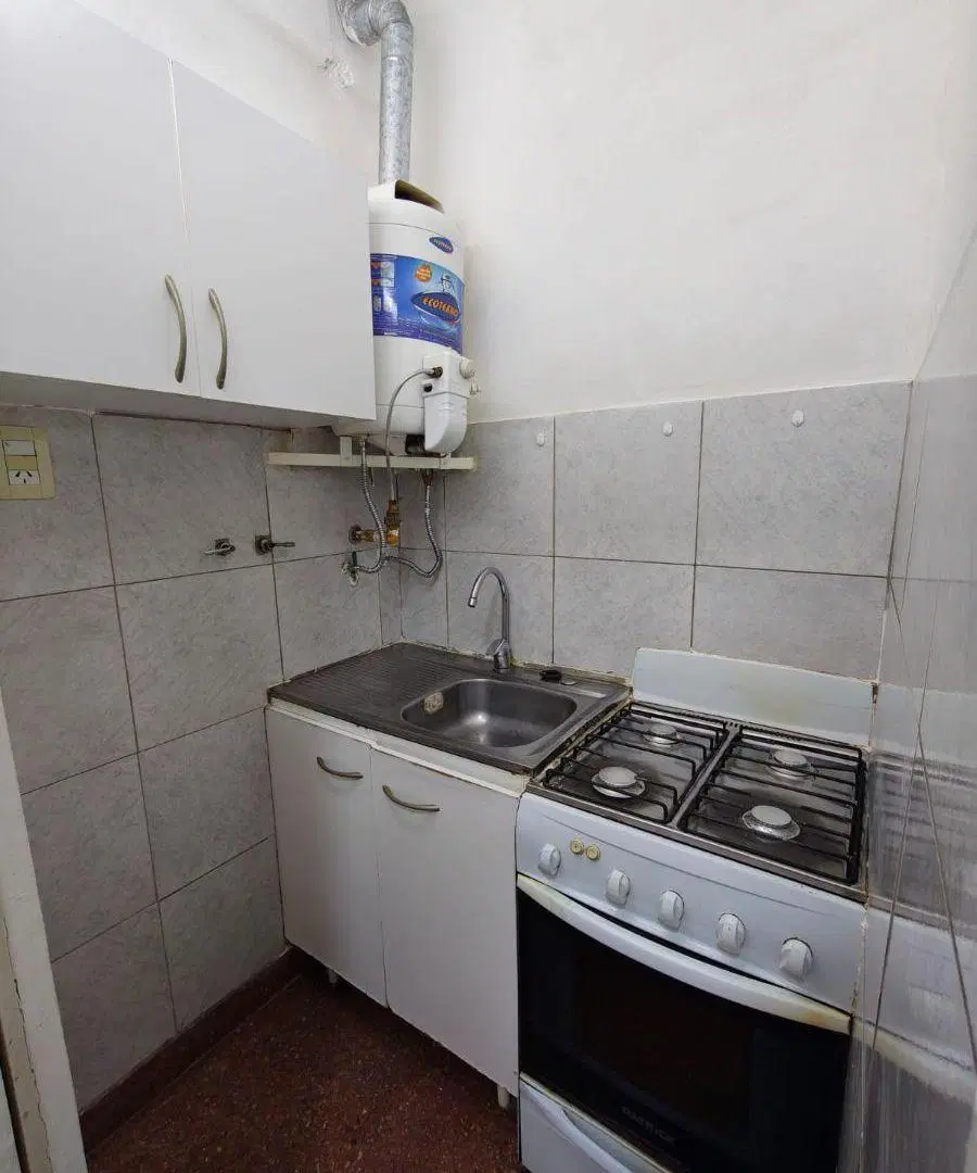 Monoambiente en tercer piso con terraza y lavadero compartido 8