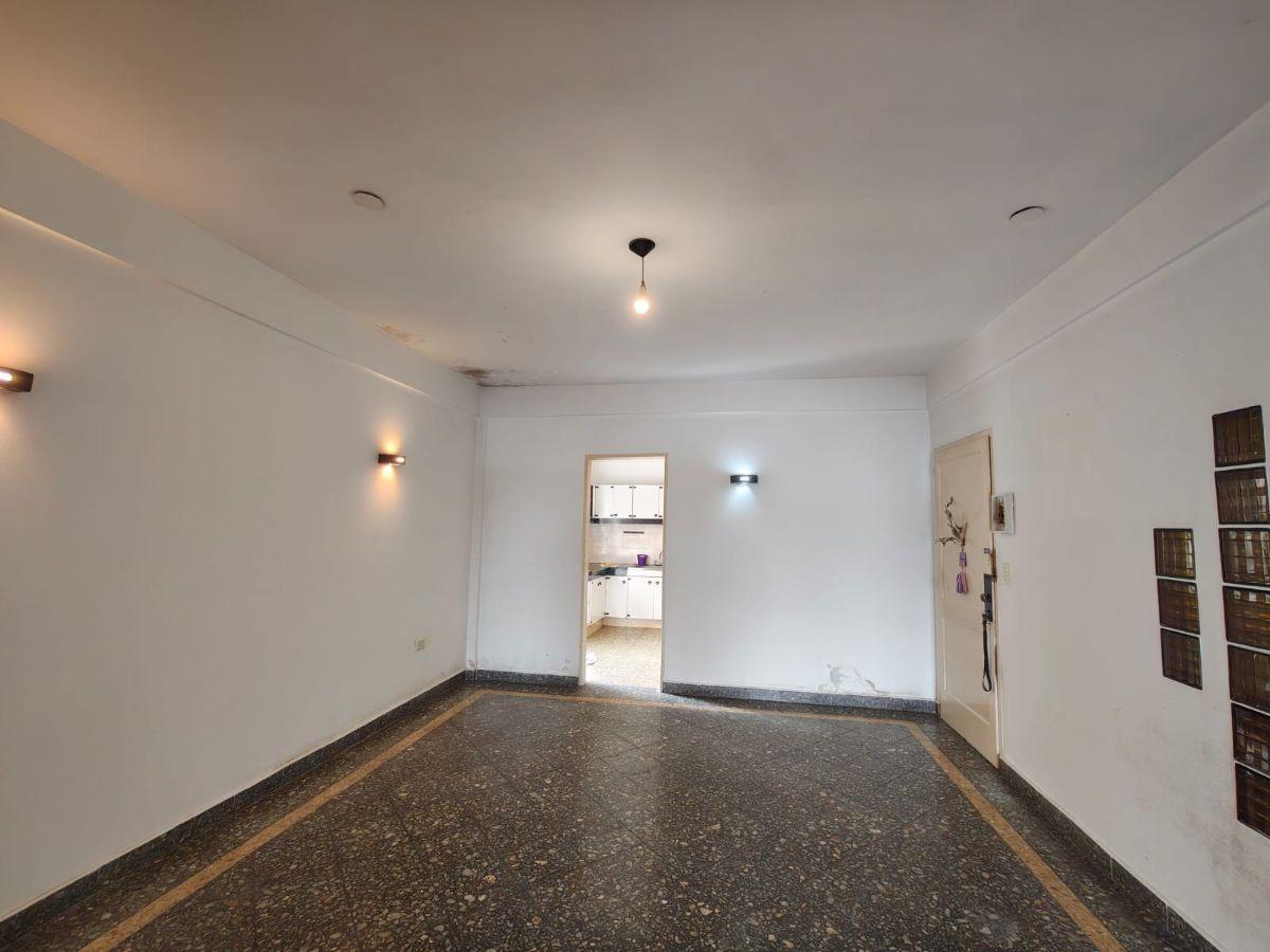Foto de Departamento de 4 ambientes en primer piso al frente con patio, balcón, imagen 2