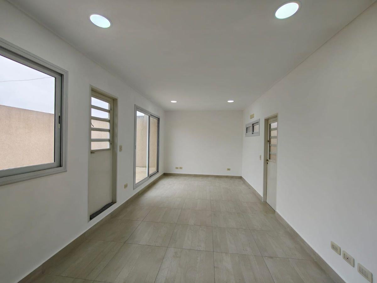 Foto de Excelente monoambiente en primer piso ubicado sobre Avenida Illia, imagen 3