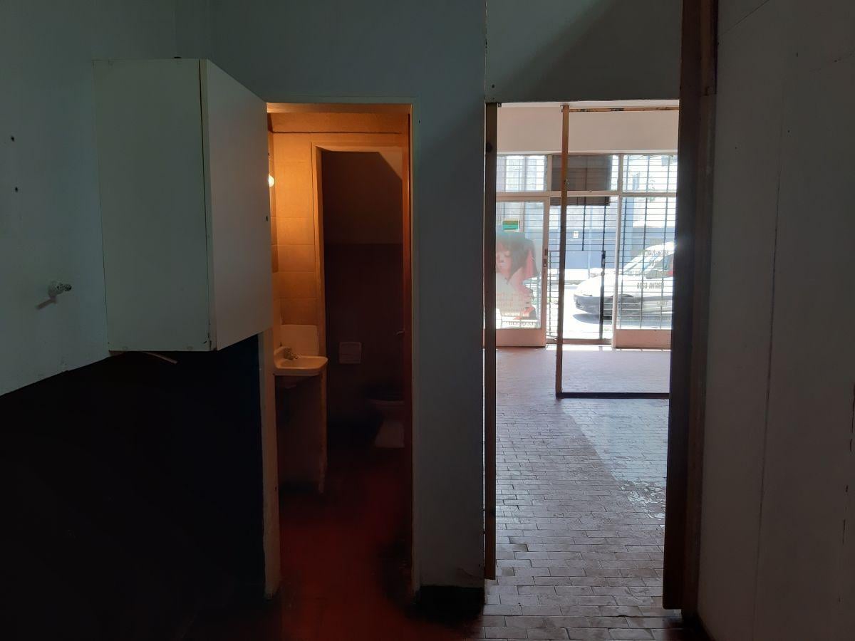 Foto de Local de 55m² cubiertos y 40m² descubiertos ubicado a 30 metros de, imagen 2