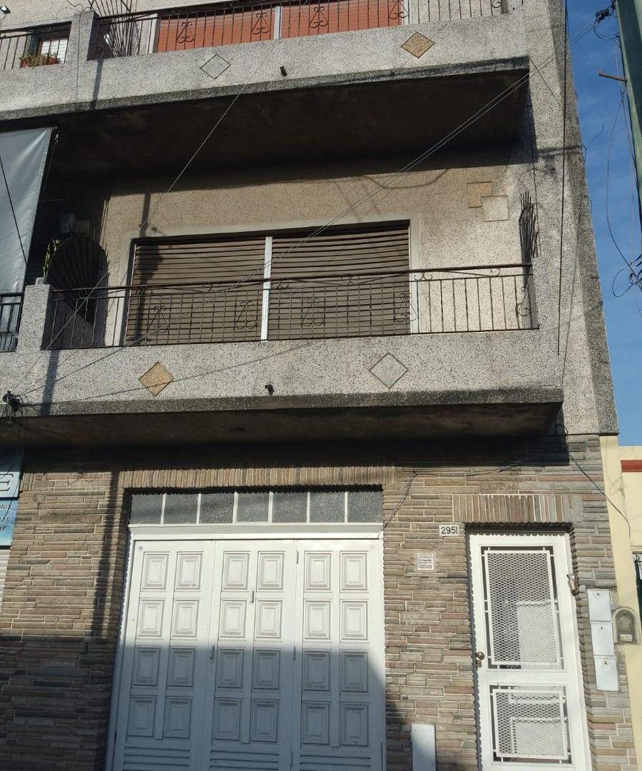Foto de PH de 3 ambientes interno por pasillo con patio, cuarto de herramientas, imagen 1