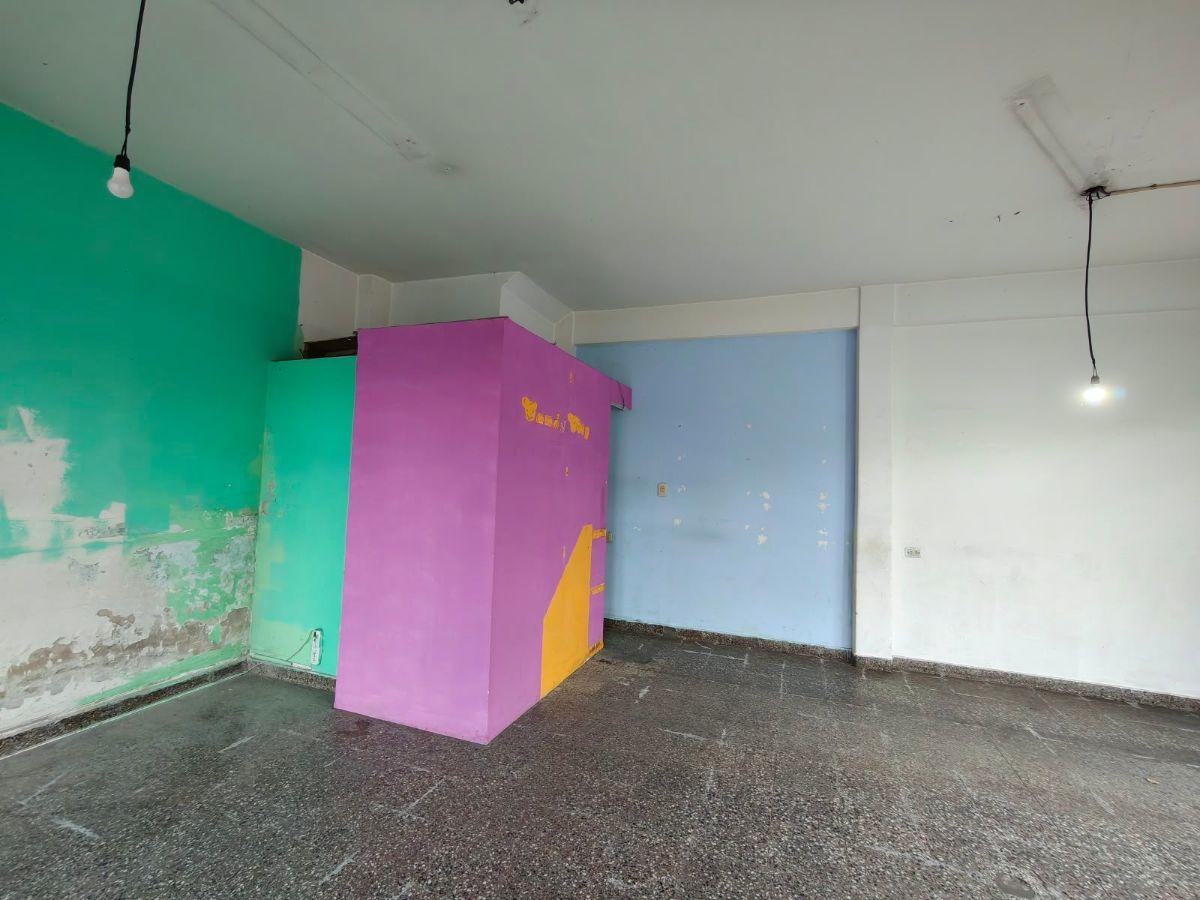 Foto de Local de 35m² ubicado en esquina Avenida Domingo Perón y Perú, imagen 4
