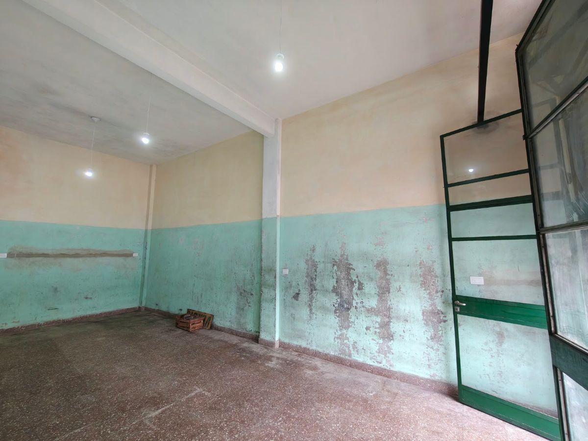 Foto de Local de 40m² ubicado a 50 metros de Av. J. M. de Rosas en mercado de, imagen 3