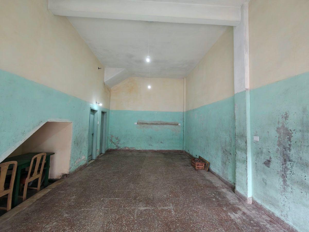 Foto de Local de 40m² ubicado a 50 metros de Av. J. M. de Rosas en mercado de, imagen 2