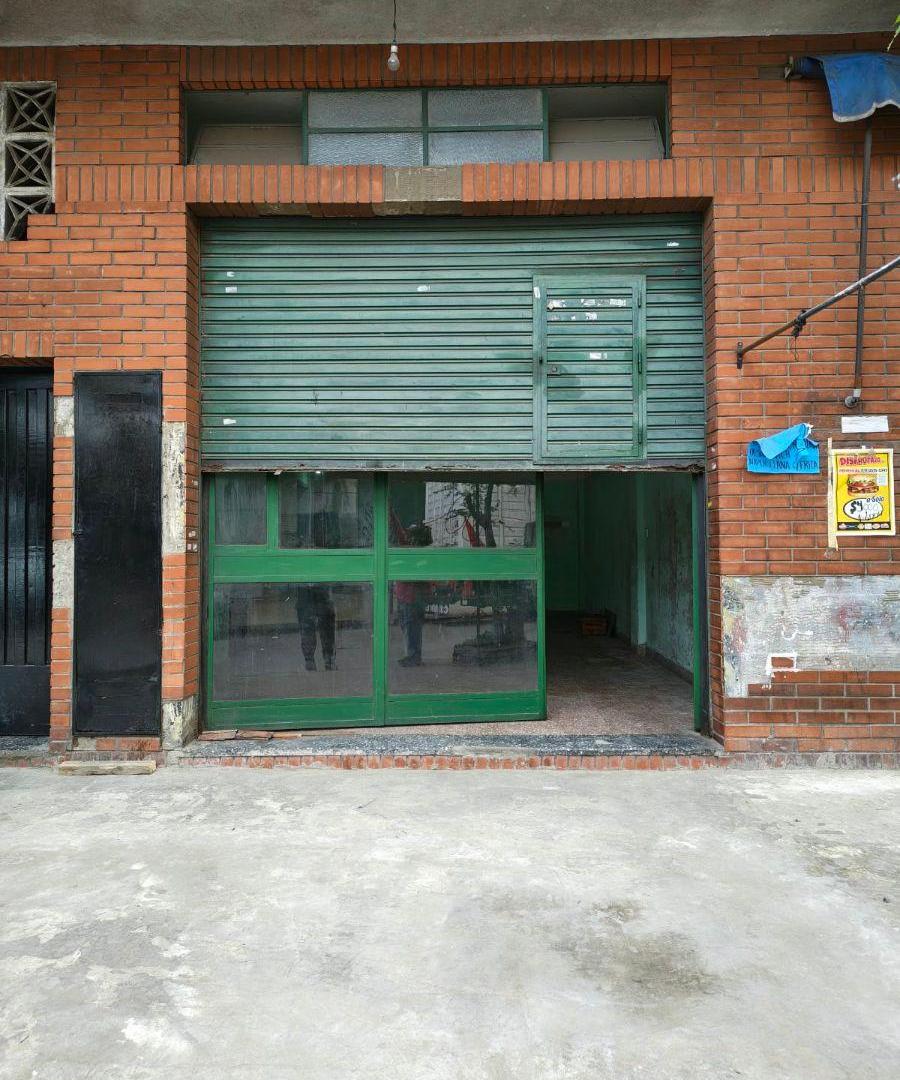 Foto de Local de 40m² ubicado a 50 metros de Av. J. M. de Rosas en mercado de, imagen 1