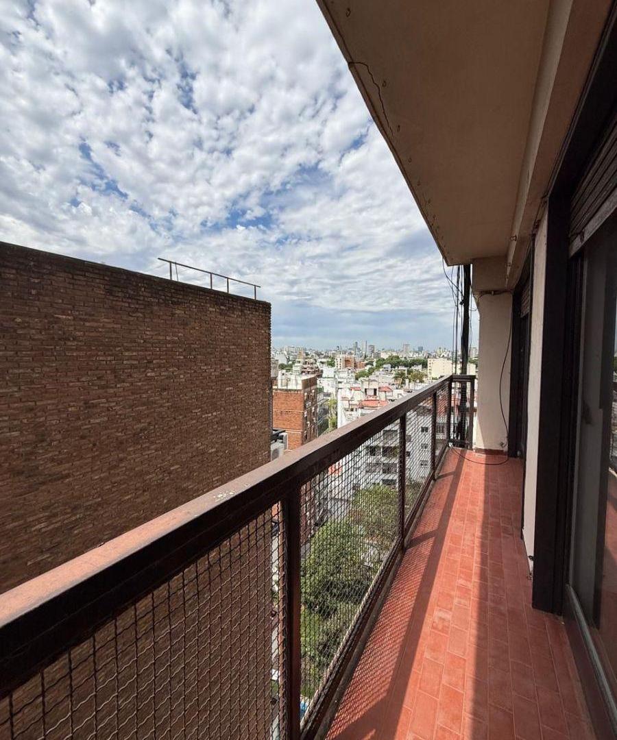 Departamento de 70 m² con 2 dormitorios con depencia y cochera en alquiler en Belgrano