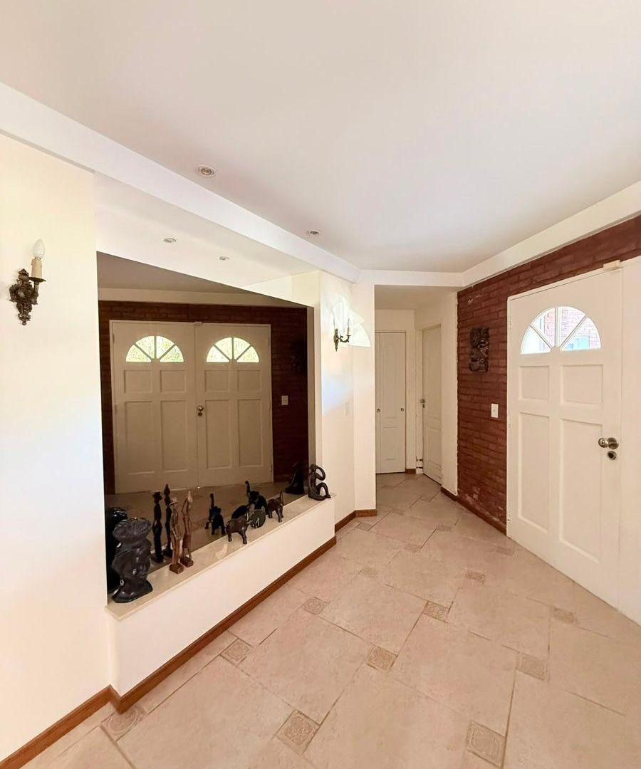 Foto de Excelente casa con sobre lote de 1400m2 c/ascensor, piscina cubierta, imagen 4