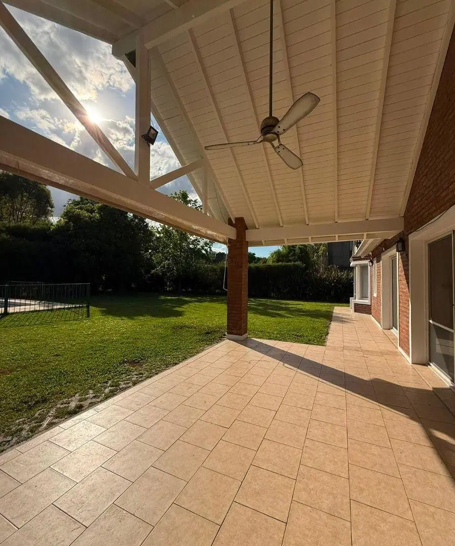 Casa en venta en UNA PLANTA sobre terreno de 1000 m² y 160 m² cubiertos. 5