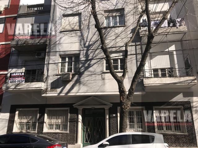 San José 900 Piso1 Constitución 3 Amb. Al Frente con Balcón. Bajas Expensas. 4