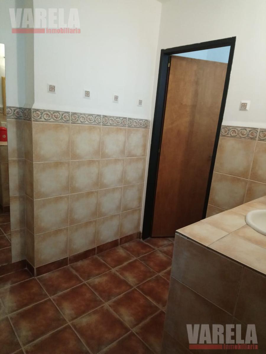 Rojas 400 Local con Vivienda de 3 Amb. Entrepiso y Subsuelo T300 m². Oportunidad! 5