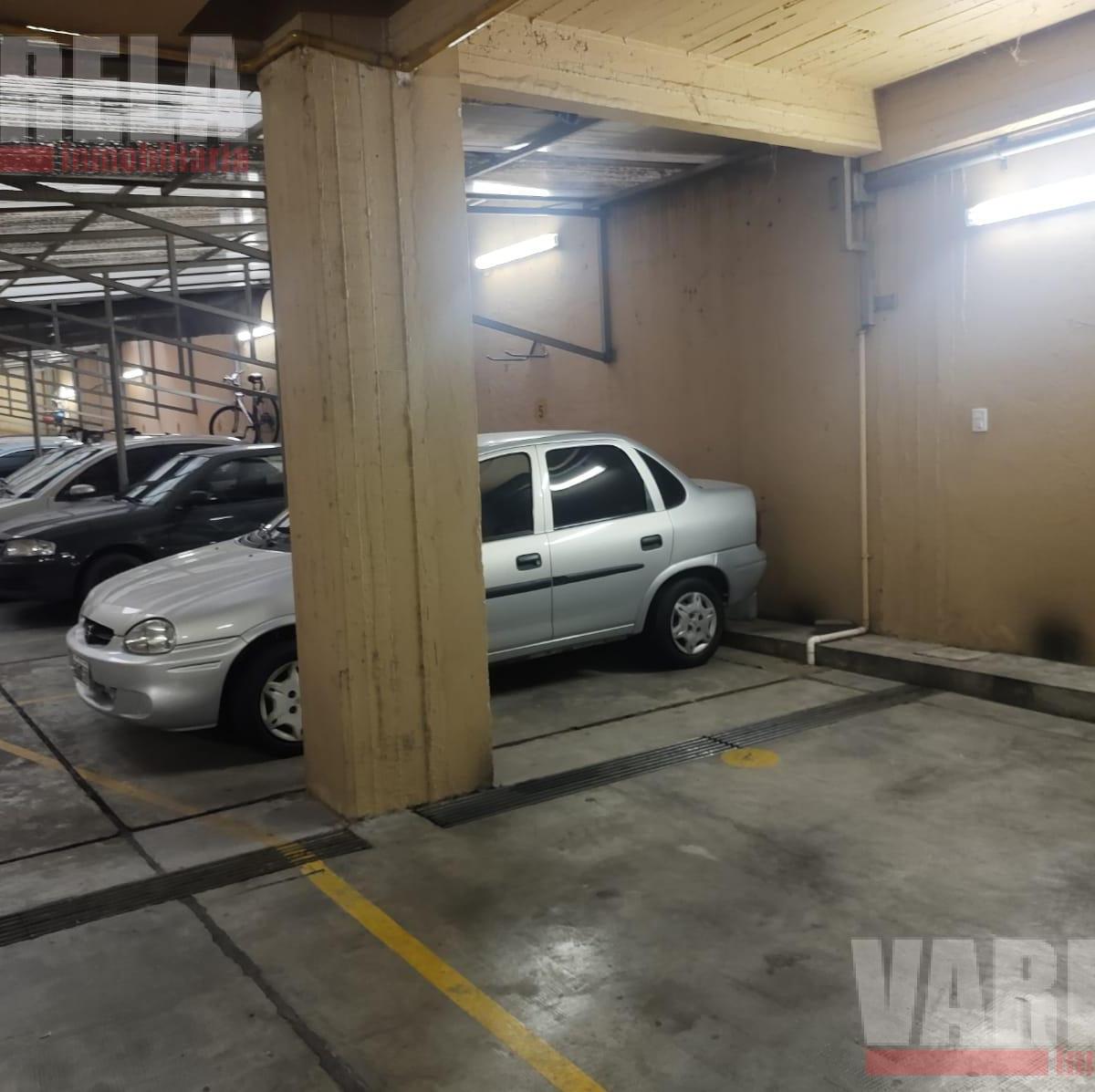 Departamento de 3 Ambientes Al Frente con Balcón. 2 Cocheras Fijas Cubiertas. con Renta. 2