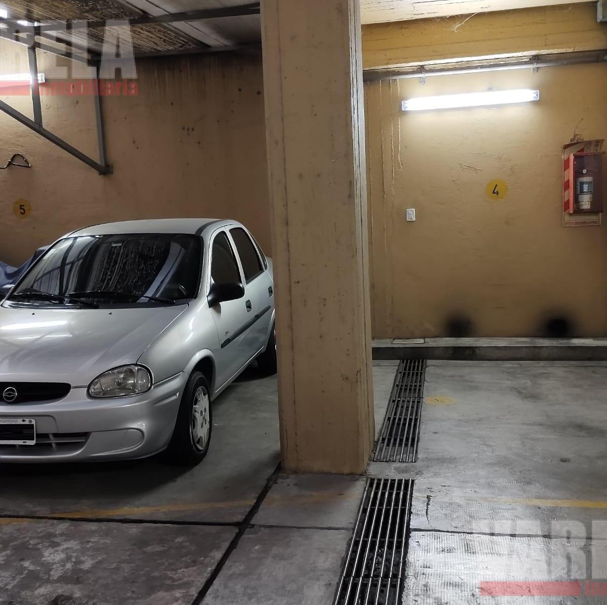 Departamento de 3 Ambientes Al Frente con Balcón. 2 Cocheras Fijas Cubiertas. con Renta. 1
