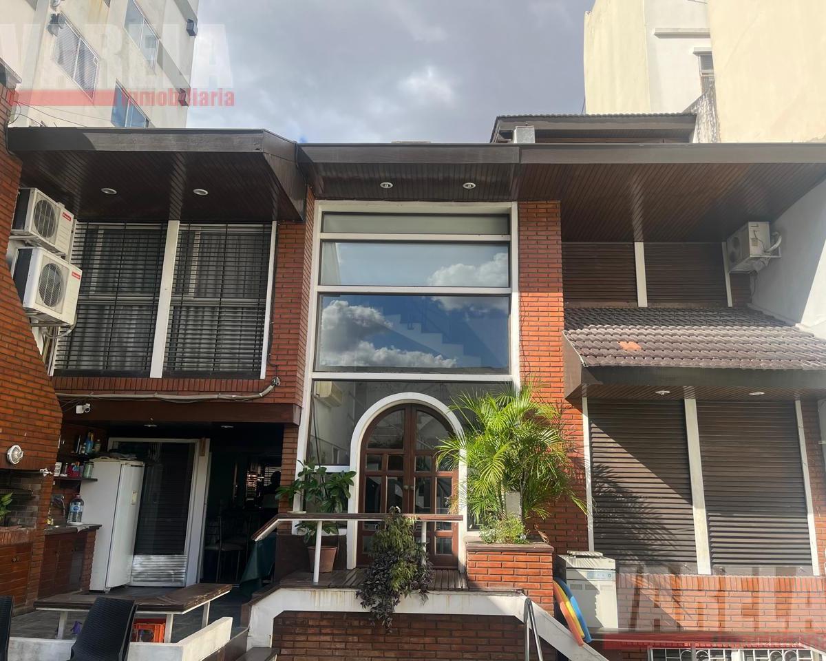 Casa en Venta en Caballito - 3 Plantas - 6 Amb. Patio y Pileta Climatizada U$s 580.000 1