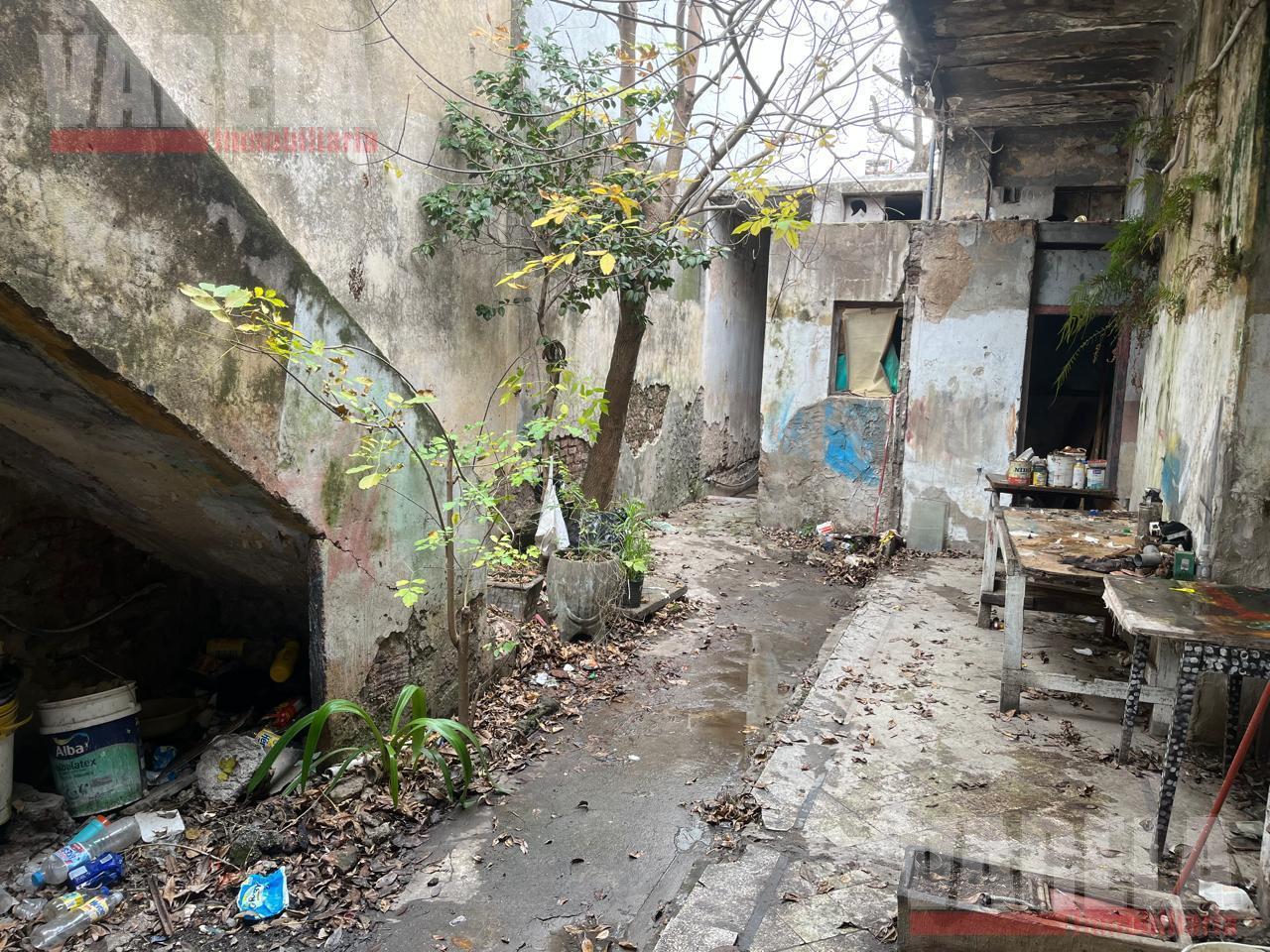 Remedios E. de San Martín 3700 Dep.8,66 x 24mtrs. A reciclar. Lote propio. Vs usos.