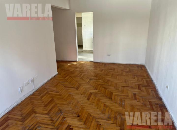 Departamento en Alquiler Av.AngelGallardo al 800 3 amb.c/Balcón.Dependencia.Cochera Alq$1.000.000 1