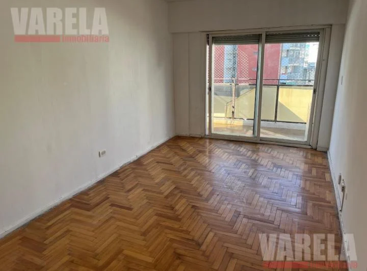 Departamento en Alquiler Av.AngelGallardo al 800 3 amb.c/Balcón.Dependencia.Cochera Alq$1.000.000 4