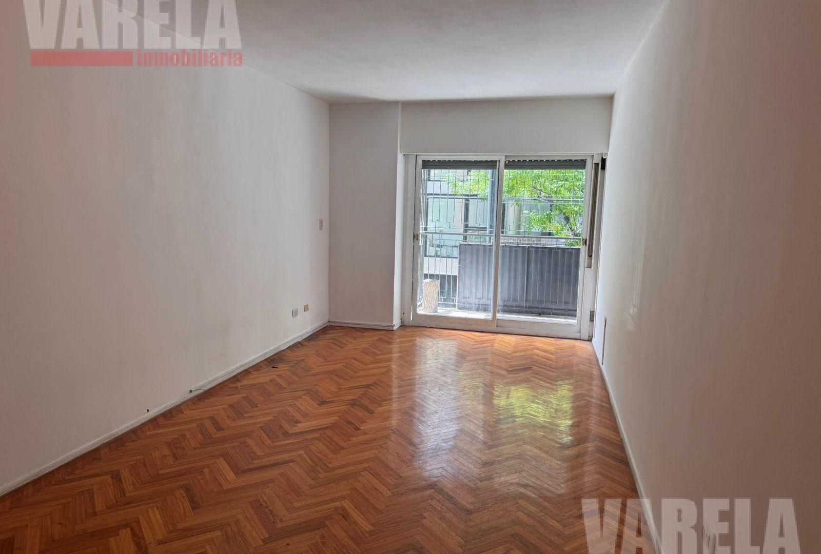 Foto de Departamento de 4 ambientes al frente con cochera - Se vende con renta, imagen 2