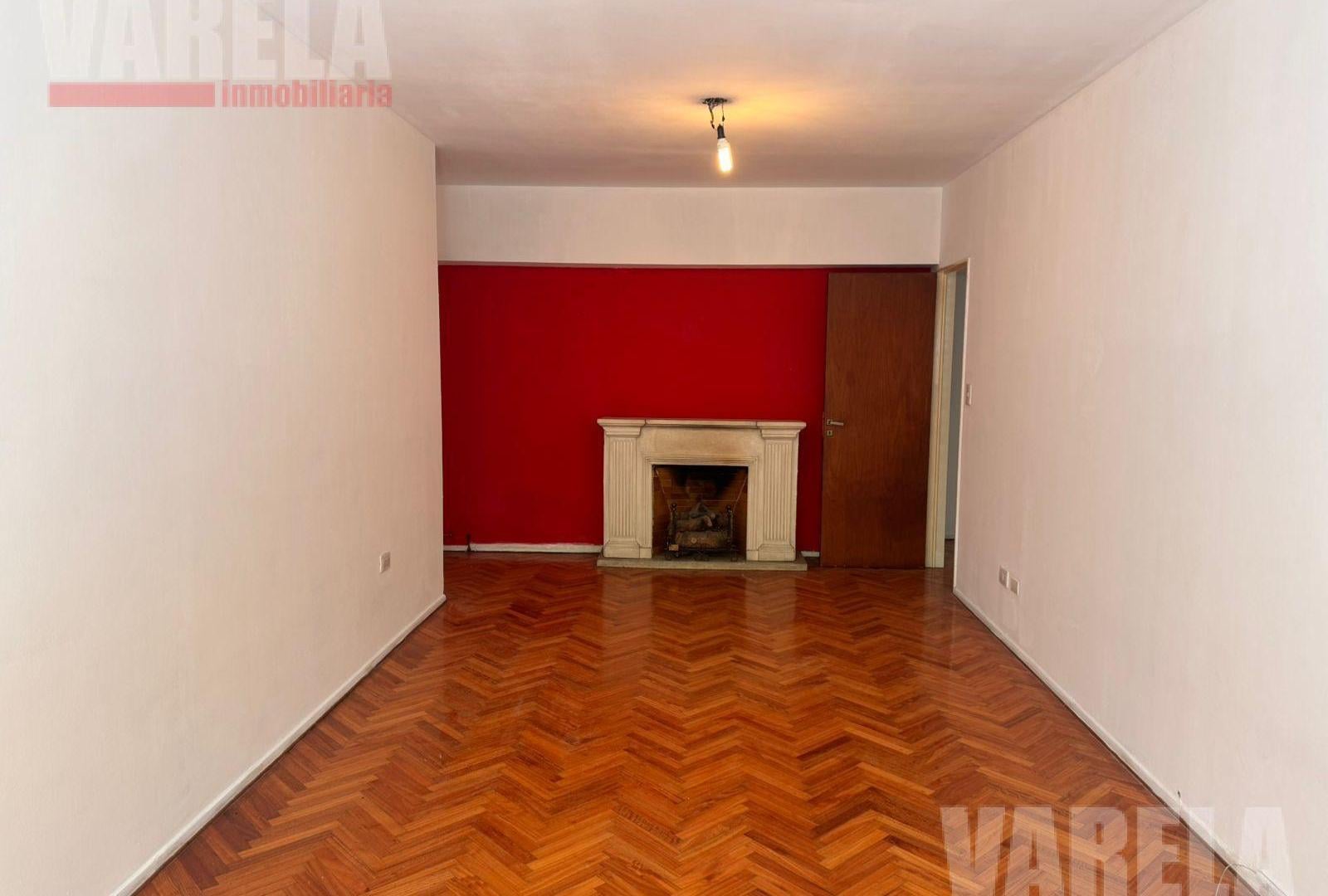 Departamento de 4 ambientes al frente con cochera - Se vende con renta