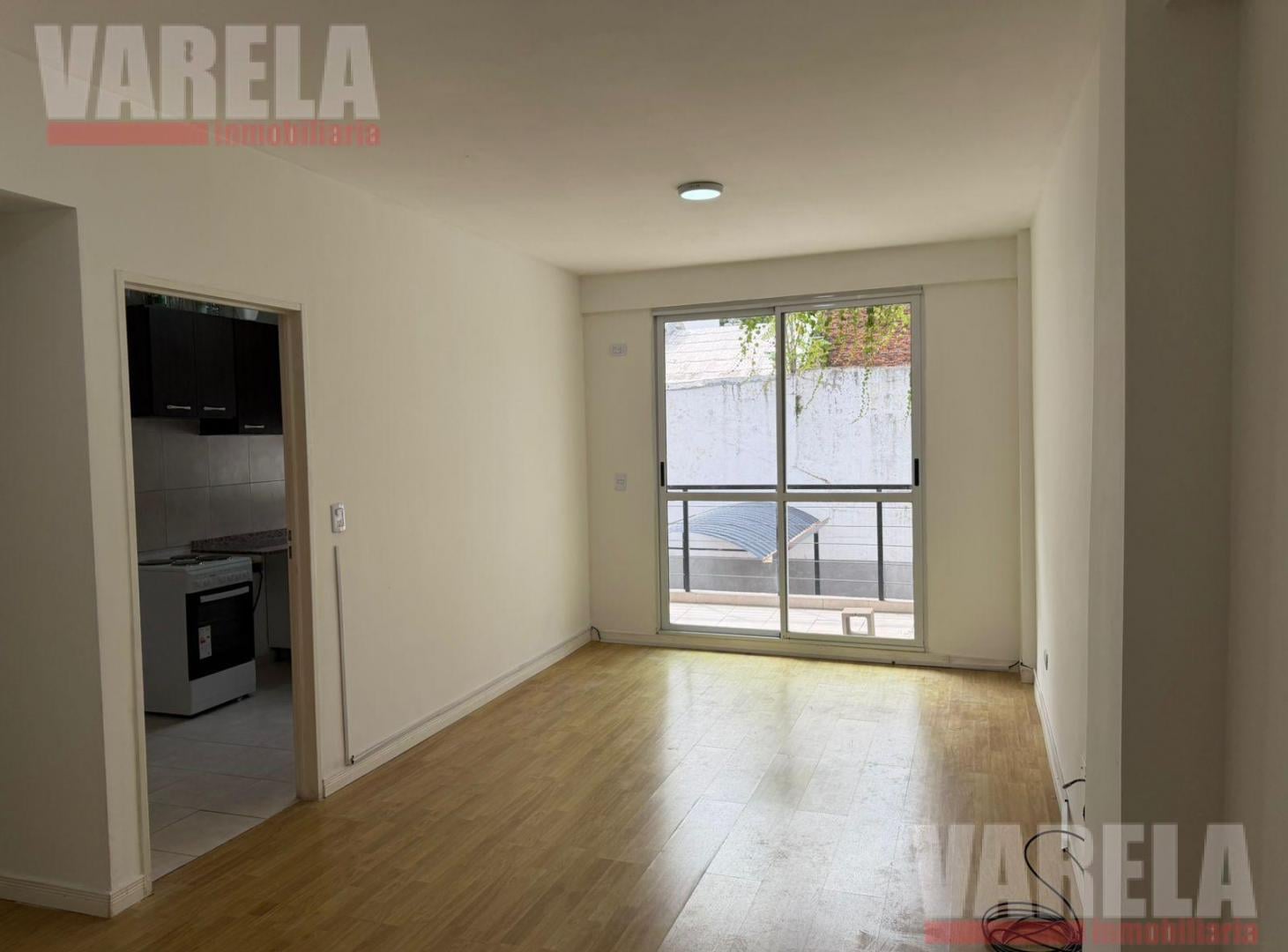 Foto de Departamento en Venta 2 amb. ctfrente c/balcón- SE VENDE C/RENTA, imagen 2