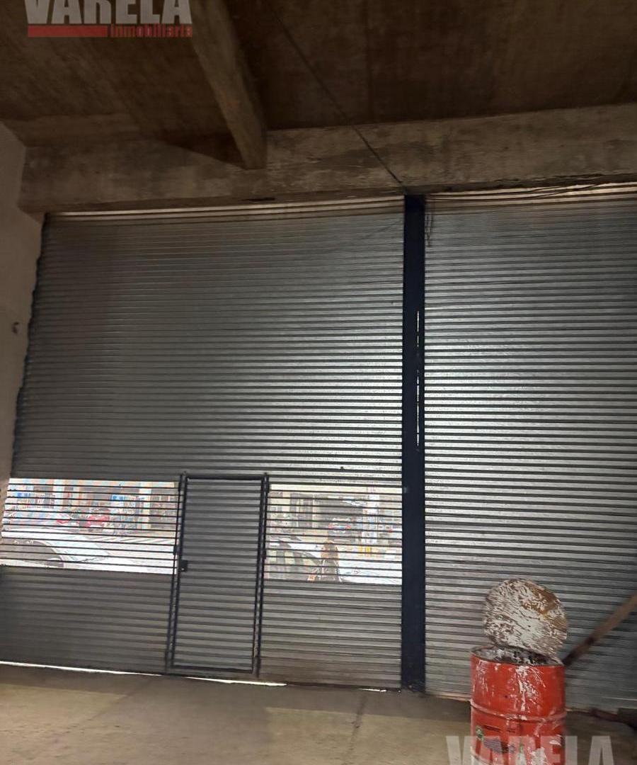 Foto de Local en Alquiler Ideal Formación para Galeria!! Av.Rivadavia 7500 Esq, imagen 3