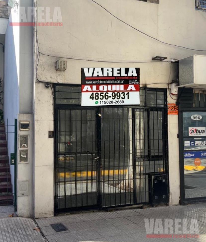 Treinta y Tres Orientales 994 Local 3x10 mts. más Patio y Subsuelo.