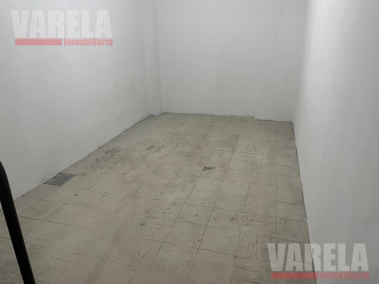 Foto de Treinta y Tres Orientales 994 Local 3x10 mts. más Patio y Subsuelo., imagen 1