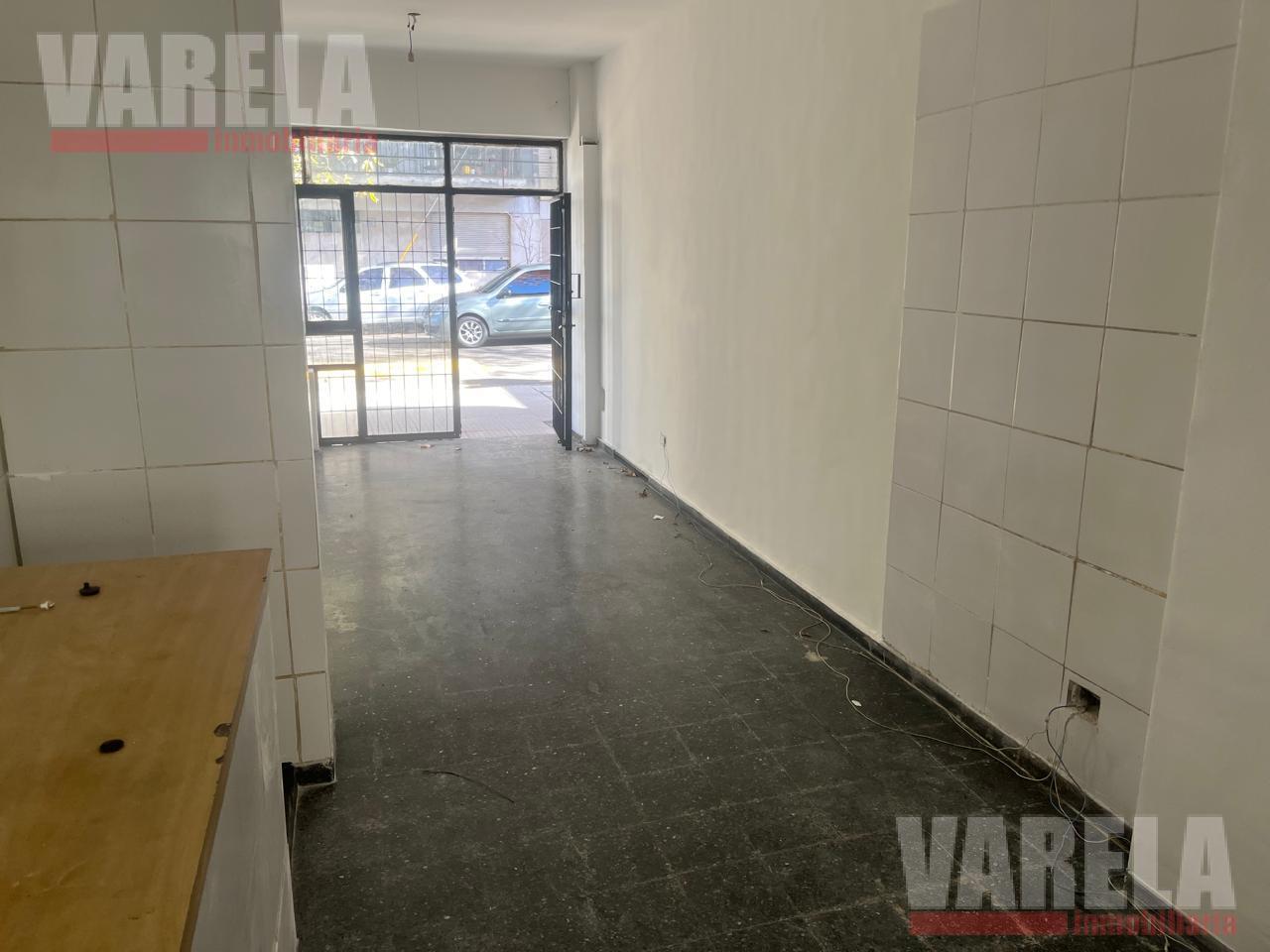 Foto de Treinta y Tres Orientales 994 Local 3x10 mts. más Patio y Subsuelo., imagen 3