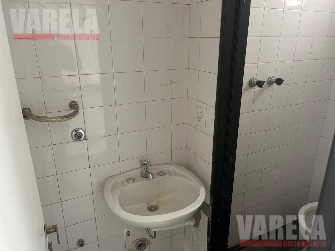 Foto de Treinta y Tres Orientales 994 Local 3x10 mts. más Patio y Subsuelo., imagen 4