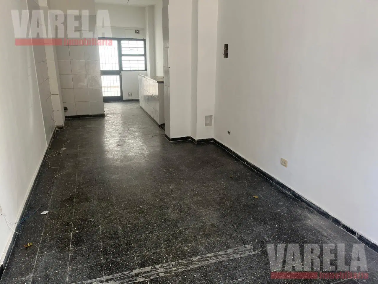 Treinta y Tres Orientales 994 Local 3x10 mts. más Patio y Subsuelo. 2