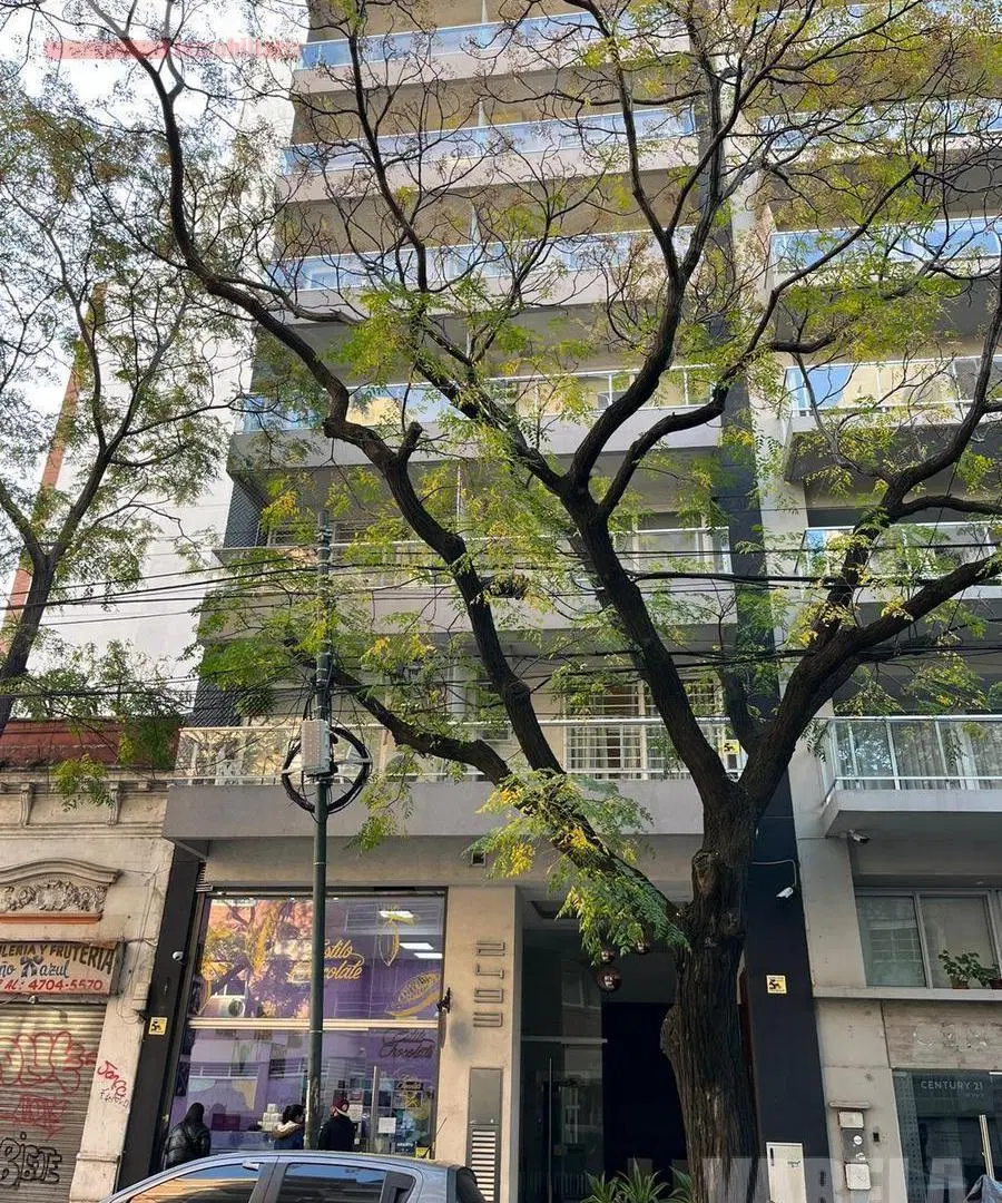 Departamento en JuanaAzurduy 2400 Piso 5°Monoambiente al frente c/Balcón Alquiler$650.000Exp$250.000 2