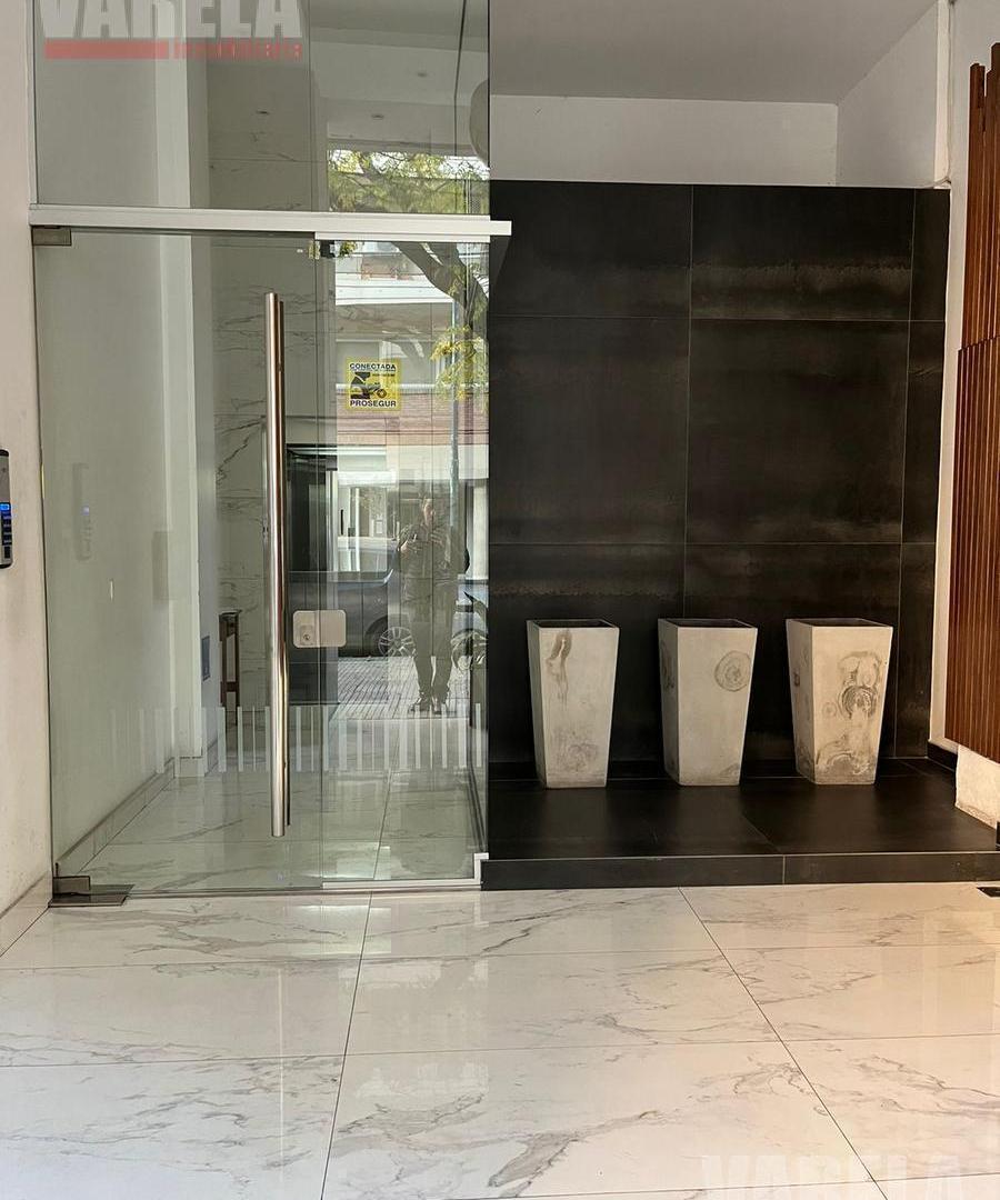 Departamento en JuanaAzurduy 2400 Piso 5°Monoambiente al frente c/Balcón Alquiler$650.000Exp$250.000