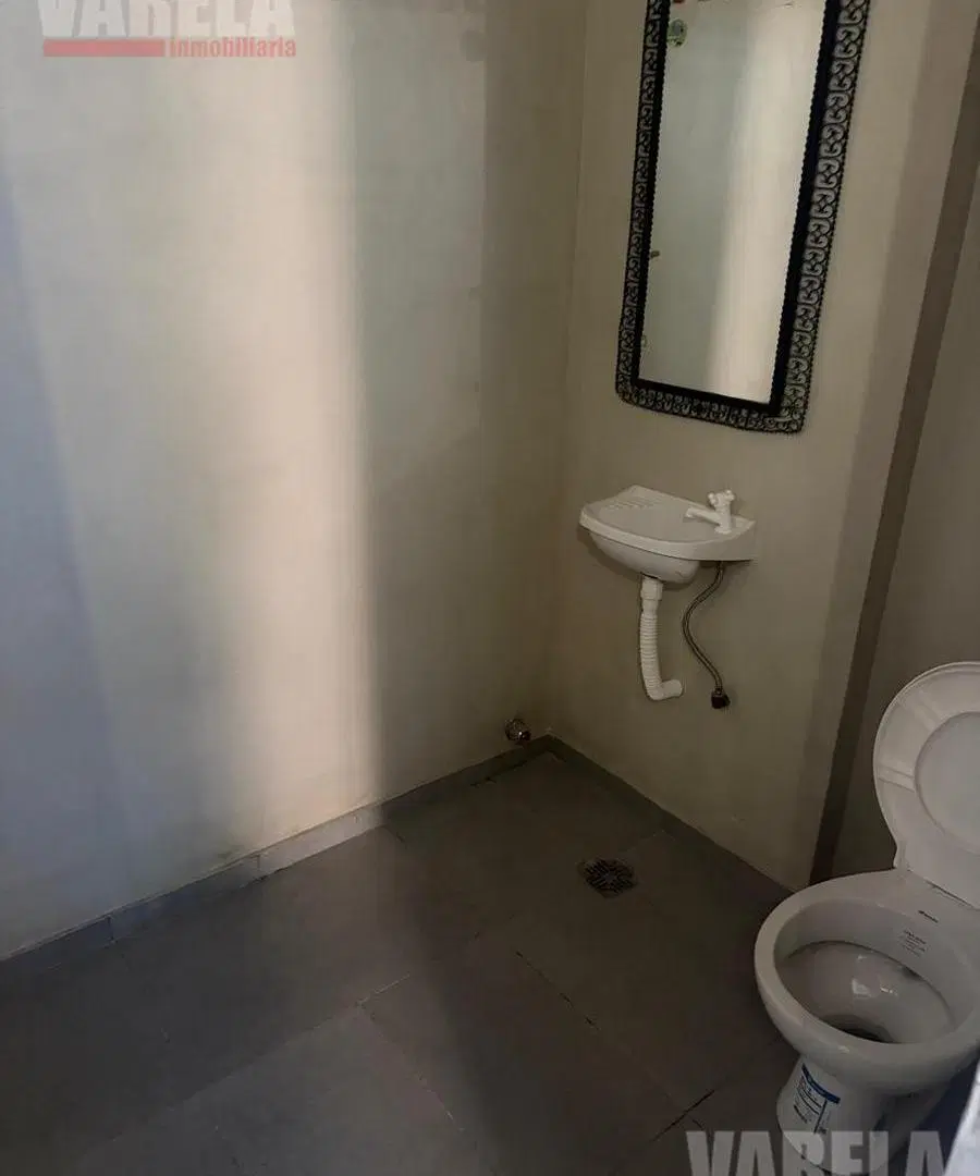 Local en Alquiler Del barco Centenera 1700 Esq.Saraza ParqueChacabuco Sin Expensas.Alquiler$580.000 3