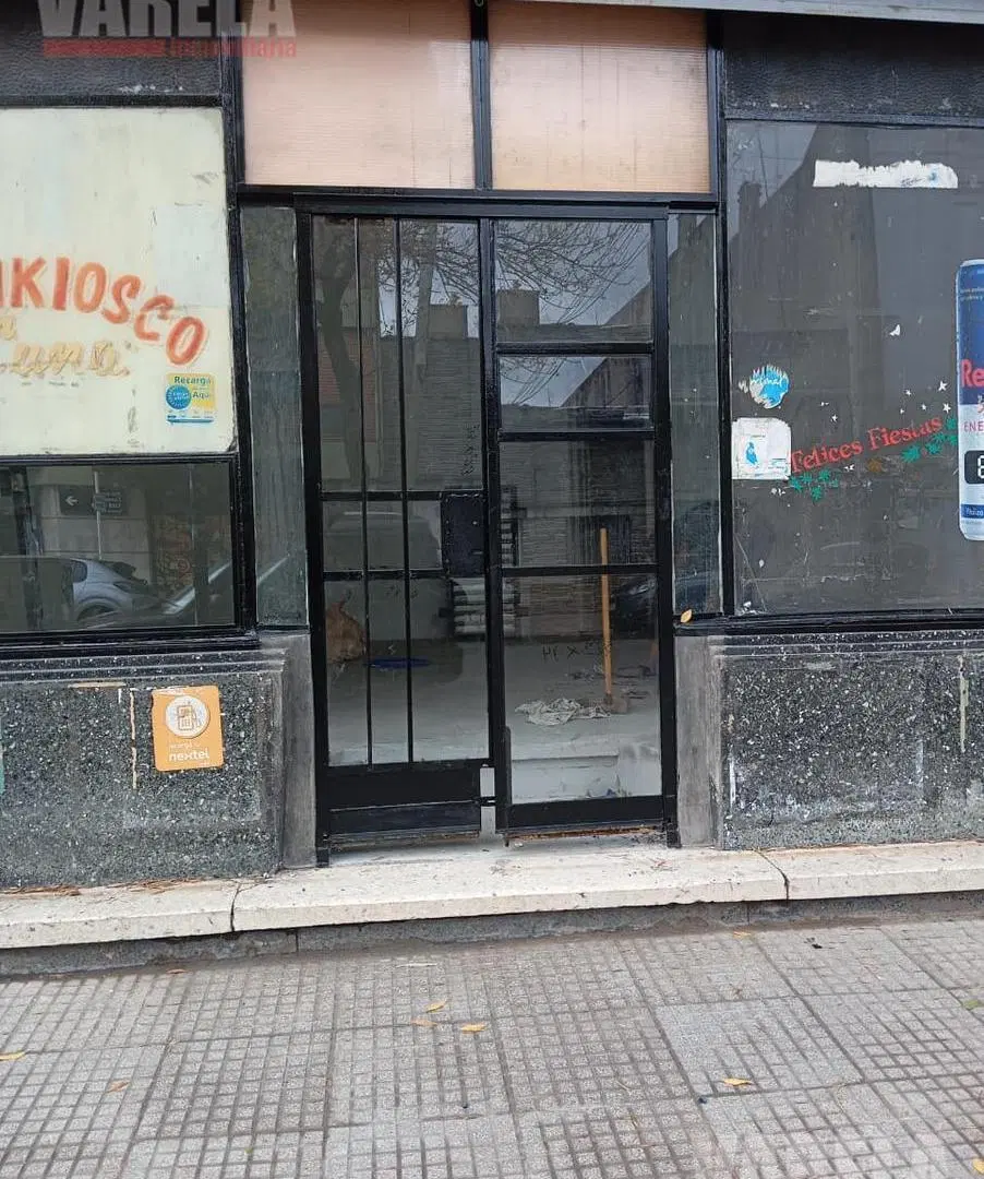 Local en Alquiler Del barco Centenera 1700 Esq.Saraza ParqueChacabuco Sin Expensas.Alquiler$580.000 1