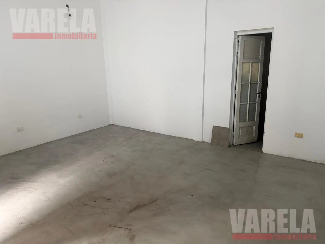 Local en Alquiler Del barco Centenera 1700 Esq.Saraza ParqueChacabuco Sin Expensas.Alquiler$580.000 2