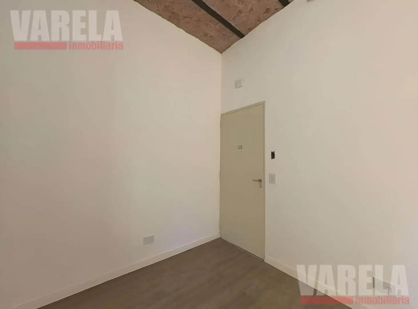 PH Apto credito Reciclado a Nuevo! 3 amb-Primer Piso c/Terraza propia .Bajas Expensas.u$s128.000 5