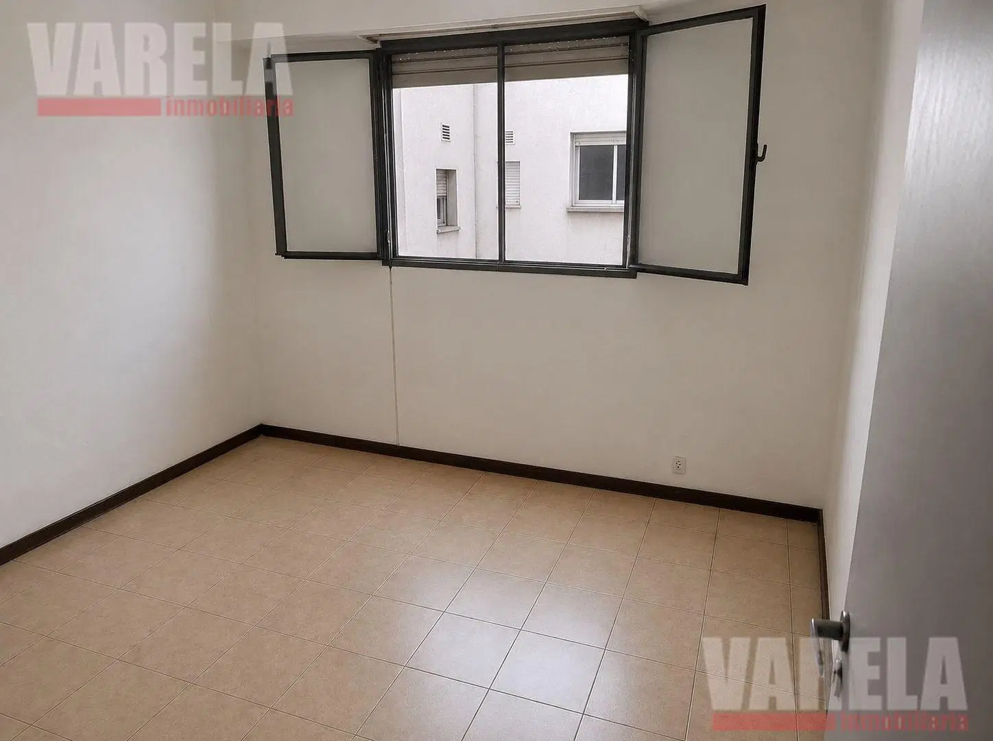 Departamento en Venta 4 amb. Piso 3° x Escalera- San Pedrito 300-Flores U$S 68.000 4
