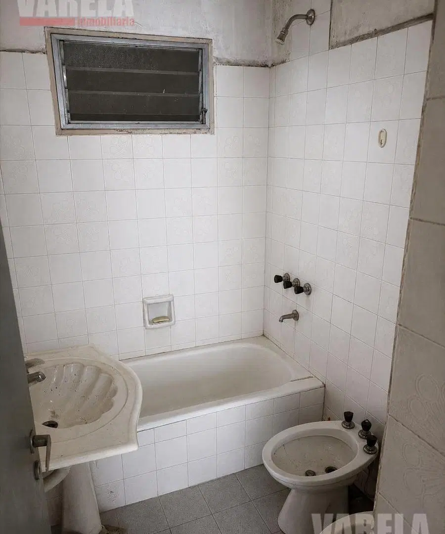 Departamento en Venta 4 amb. Piso 3° x Escalera- San Pedrito 300-Flores U$S 68.000 3