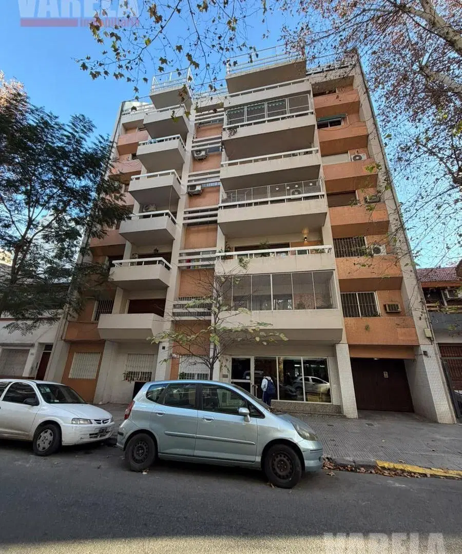 Departamento en Venta 2 amb contrafrente c/Balcon Piso 4° -COCHERA FIJA- V.del Parque u$s 115.000 4