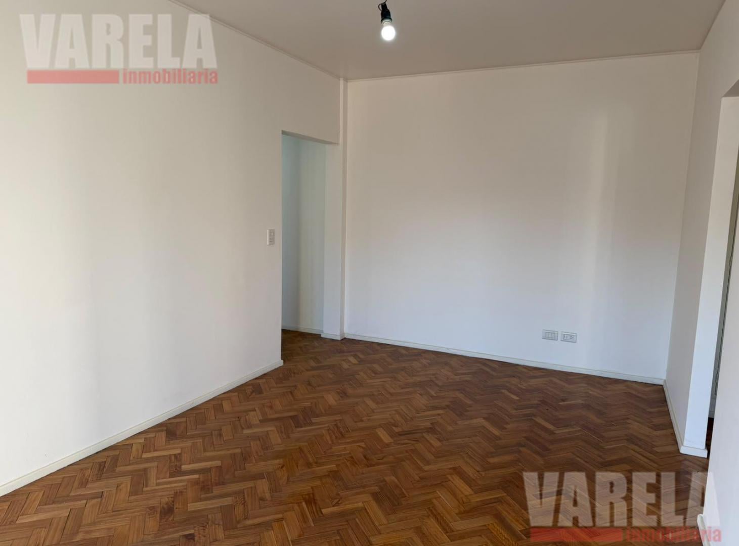 Departamento en Venta 2 amb contrafrente c/Balcon Piso 4° -COCHERA FIJA- V.del Parque u$s 115.000