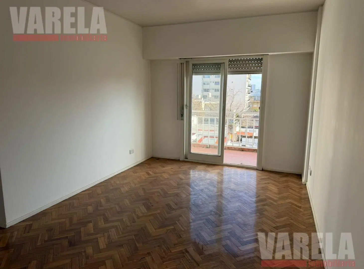 Departamento en Venta 2 amb contrafrente c/Balcon Piso 4° -COCHERA FIJA- V.del Parque u$s 115.000 2