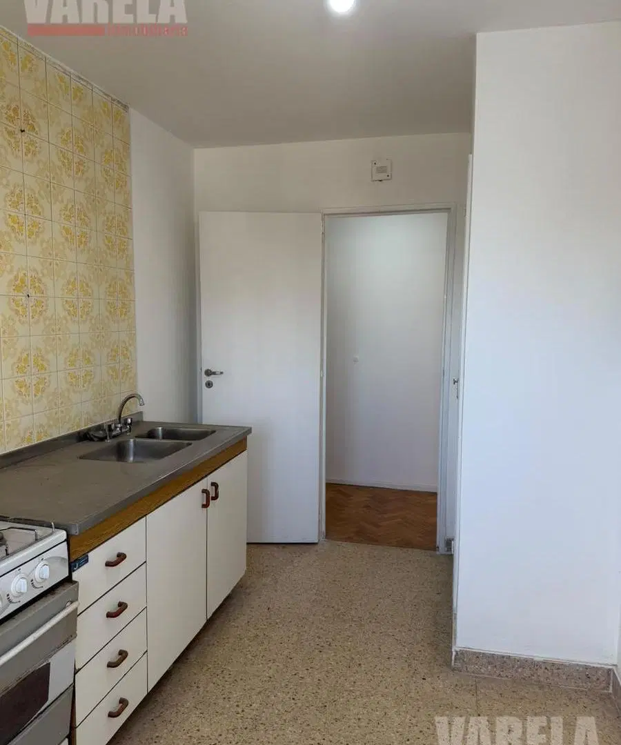 Departamento en Venta 2 amb contrafrente c/Balcon Piso 4° -COCHERA FIJA- V.del Parque u$s 115.000 5