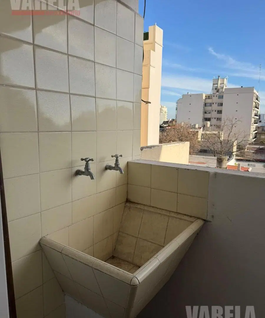Departamento en Venta 2 amb contrafrente c/Balcon Piso 4° -COCHERA FIJA- V.del Parque u$s 115.000 8